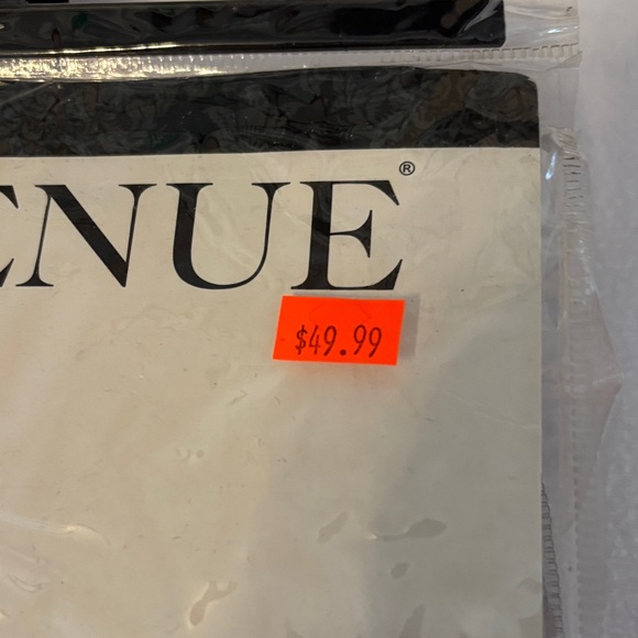 Leg Avenue Red Vixen Pirate Wench Costume - Picture 3 of 5